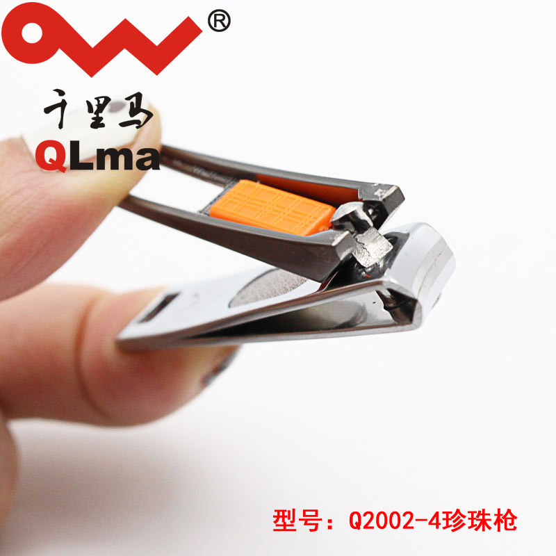 móng tay và nhà máy dao bán được hàng ngàn dặm móng tay nhỏ.