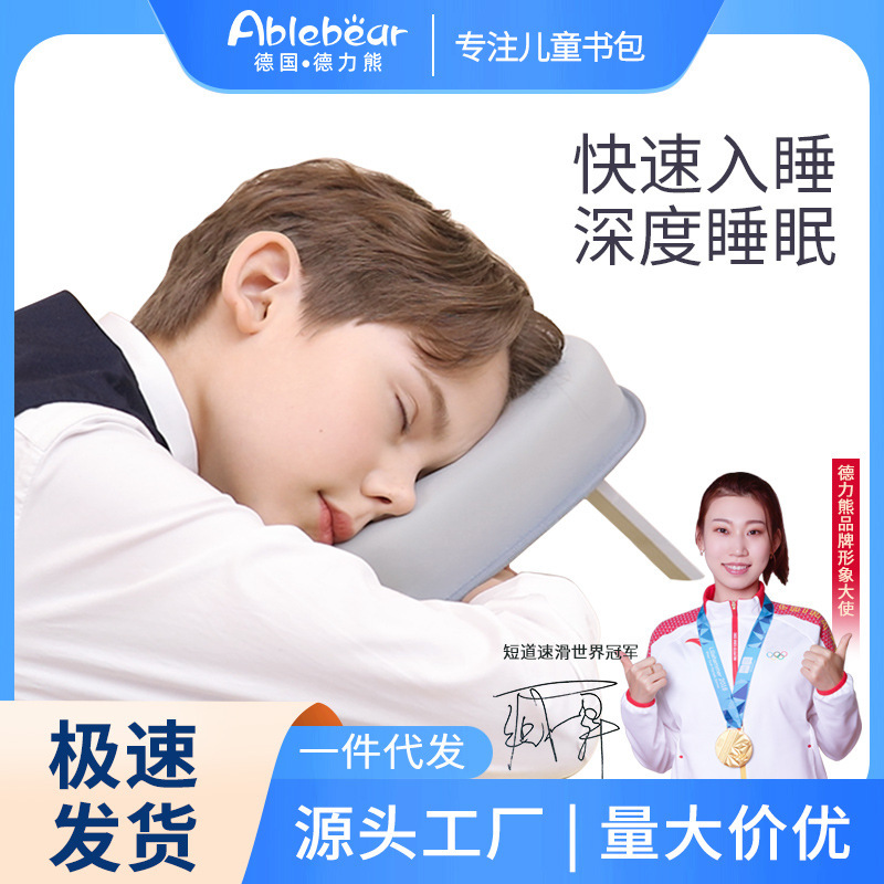 Phòng ngủ gấu với trẻ con trong giờ nghỉ trưa có thể được gấp lại với một điều chỉnh sáu giường.