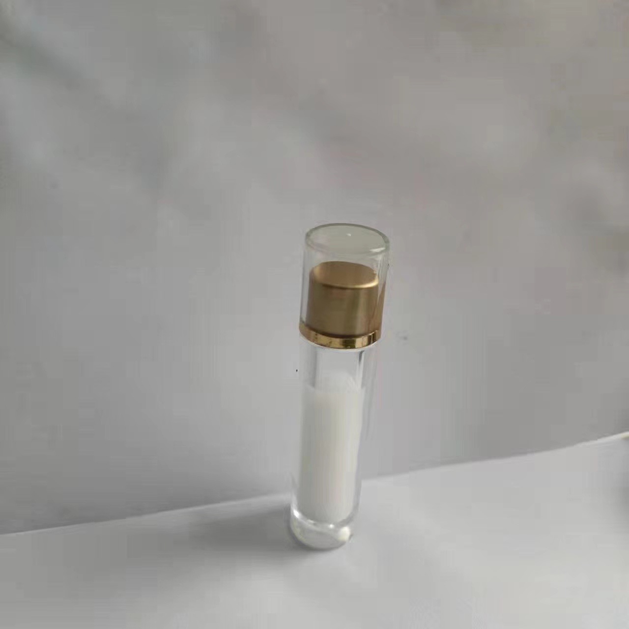 20 nanometres of thorium dioxide polishing fluids