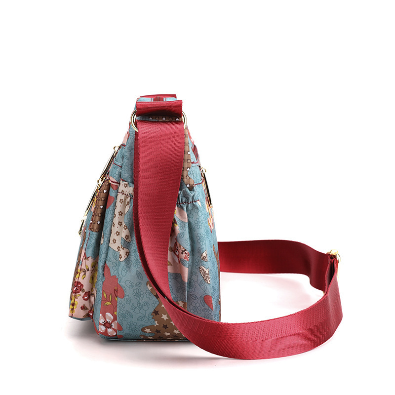 Fashion-stamped one-shoulder-packed twirl bag for the exterior.