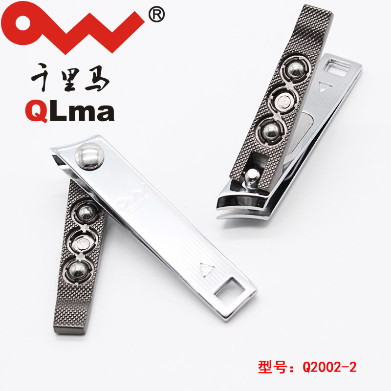 Một miếng móng tay và móng tay mới. Máy cắt móng tay đa mục đích. Q2002-2