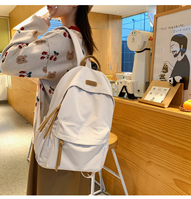 Two-shoulder-packed Japanese-Hong Kong, 2021 new clean, colour-coloured junior high school students' school bags are about a large volume backpack.