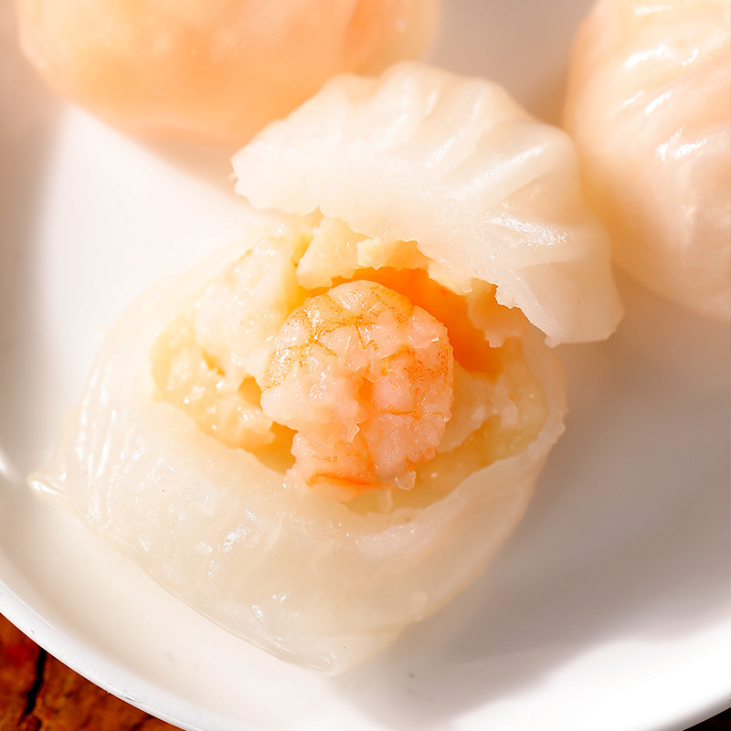 Gia đình họ Crayfish 30g ăn sáng ở quán trà Canton.