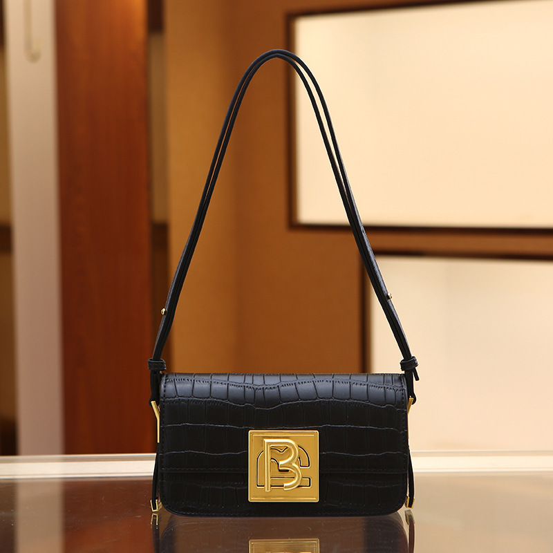 ♪ Little luxurious design of a new bag with a stone-grained armpit ♪