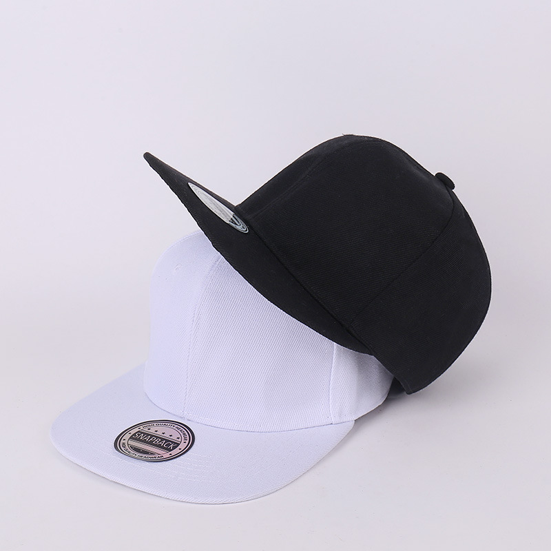 Đối diện với chiếc mũ hip-hop của Mỹ và kem chống nắng của lưỡi vịt rám nắng.