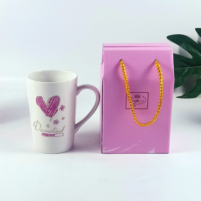 Công cụ vẽ Marker Cup với một ly nước mới để in món quà của chiếc cốc thương mại Logo đến cửa hàng vàng Toon Cup.