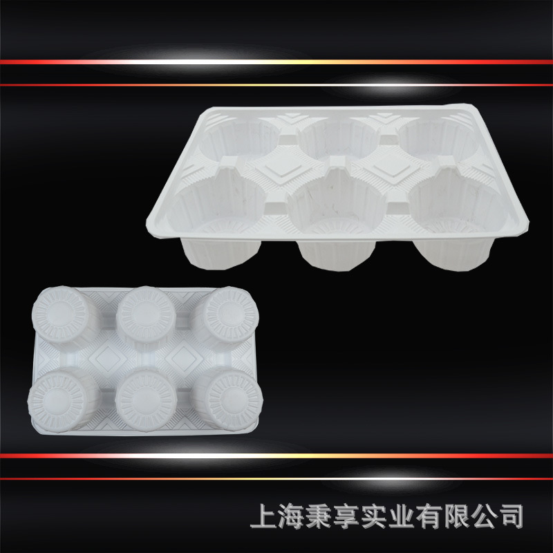 One-time plastic cups with milk and tea, coffee and food, plastic lining. Tray