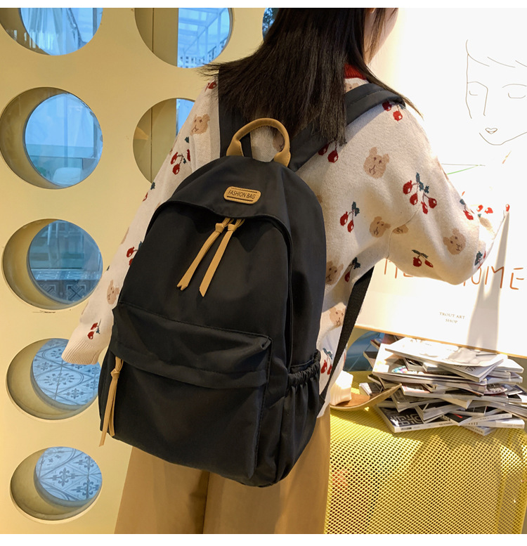 Two-shoulder-packed Japanese-Hong Kong, 2021 new clean, colour-coloured junior high school students' school bags are about a large volume backpack.
