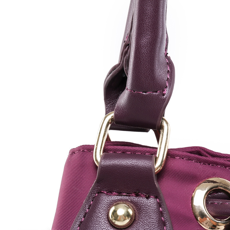 The new lady's one-shouldered, high-tide outdoor travel kit with light and waterproof nylon bags.