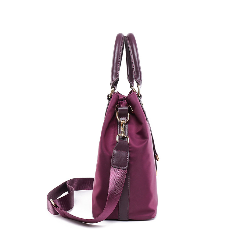 The new lady's one-shouldered, high-tide outdoor travel kit with light and waterproof nylon bags.
