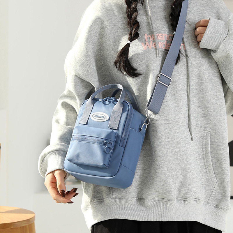 Han Xiaoqin went out with a one-shoulder handbag, and the one-shoulder handbag was light-feeded from the nylons.