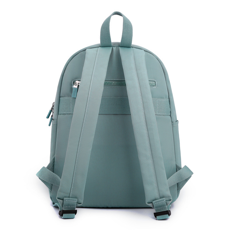 A 2023-tide-tweeted, light-skinned student bag, a waterproof nylon bag, and a commuting bag.