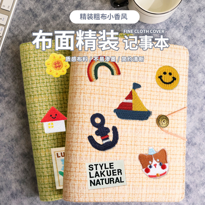Tôi có một cuốn sổ ghi chú với một cuốn sổ tay.