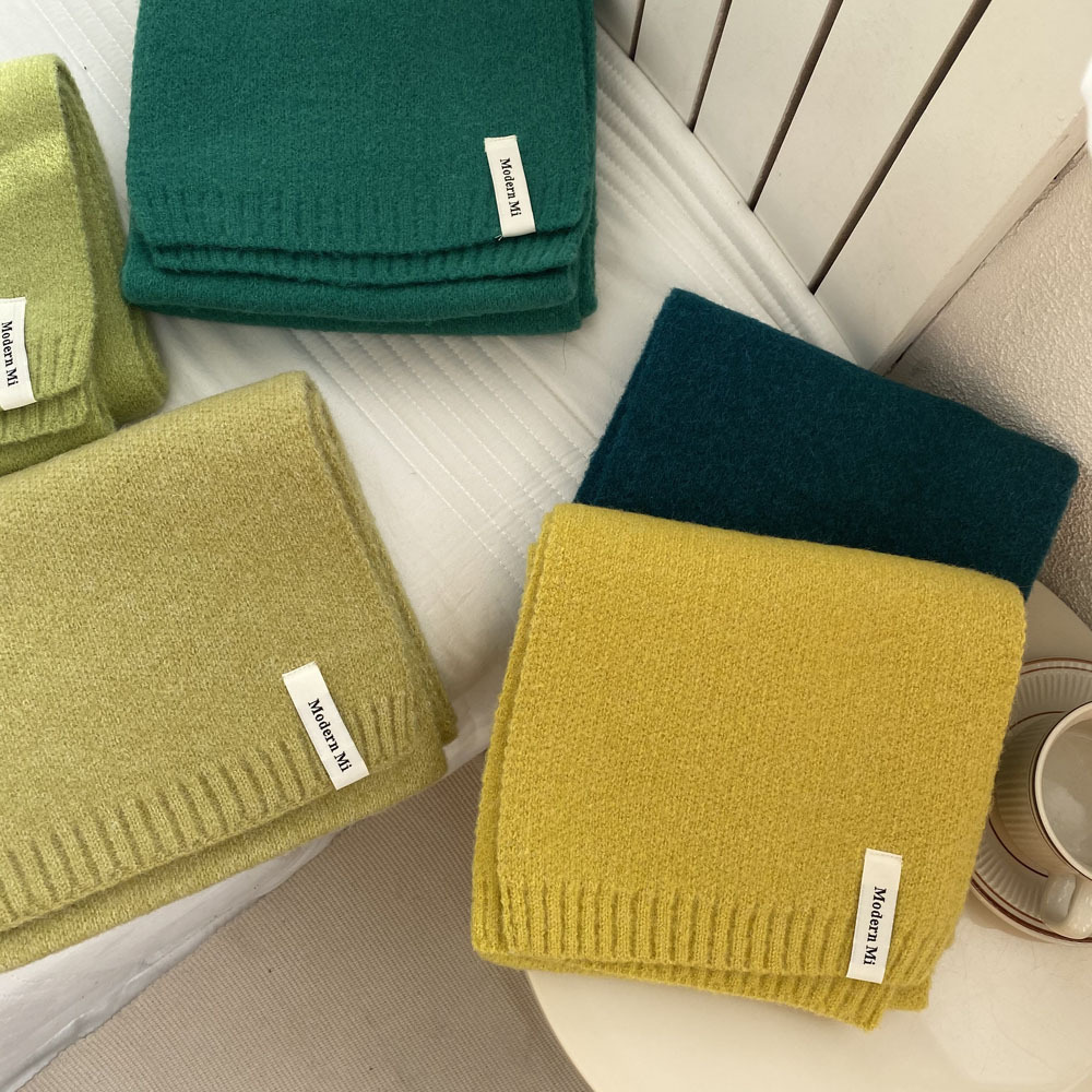 2022 Korean knitted scarf girl Ins is about the same color as a warm and leisure student in winter.