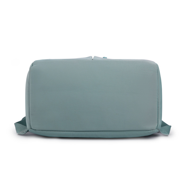 A 2023-tide-tweeted, light-skinned student bag, a waterproof nylon bag, and a commuting bag.
