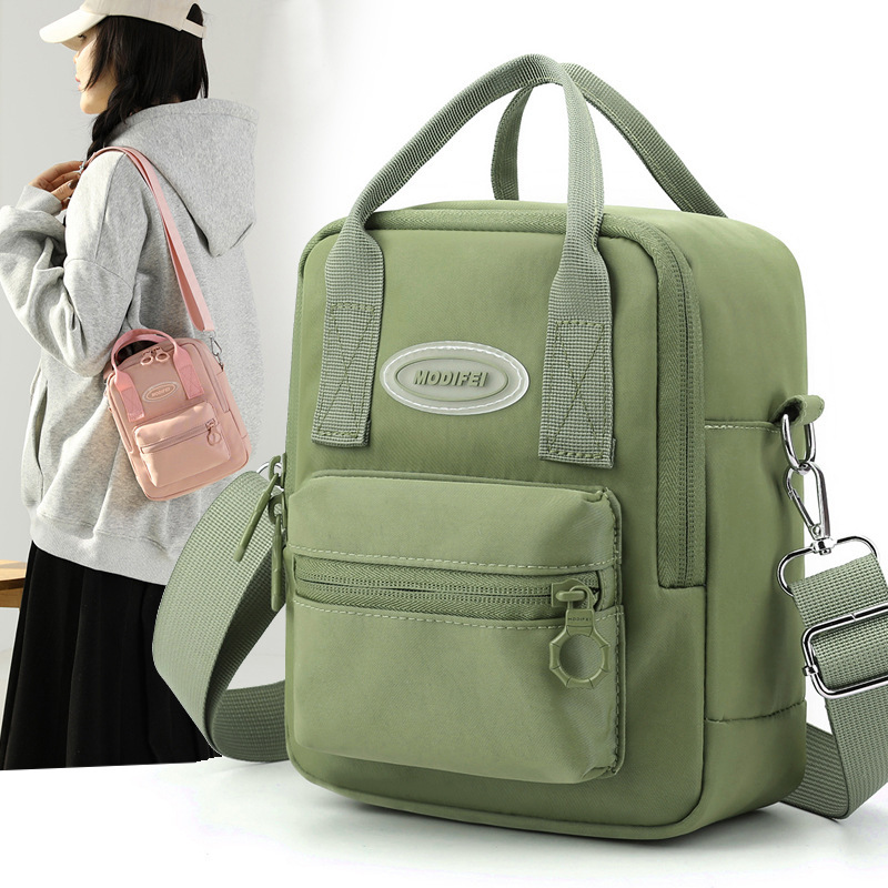 Han Xiaoqin went out with a one-shoulder handbag, and the one-shoulder handbag was light-feeded from the nylons.