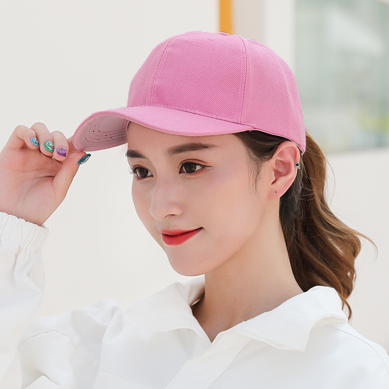 Vào mùa xuân, những chiếc mũ bóng chày tinh khiết, màu sắc tinh khiết được làm bằng logo ngoài trời để che cái lưỡi vịt.