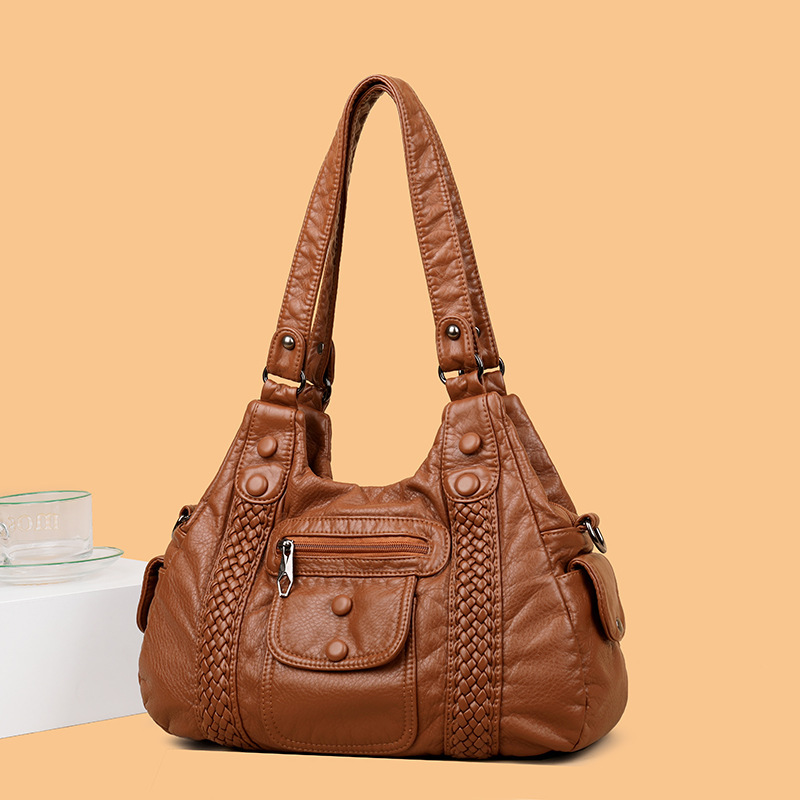 The new 2022 Korean version of the high-capacity water-washing middle-aged lady with a one-shoulder handbag and a free-slip bag across the border.