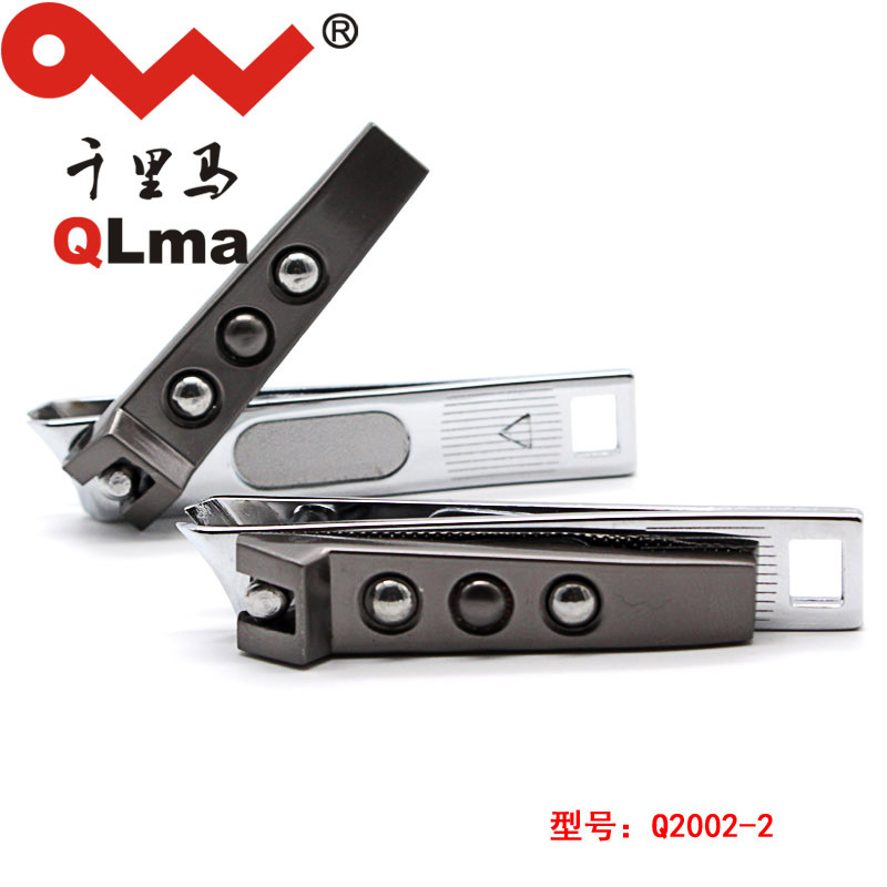 Một miếng móng tay và móng tay mới. Máy cắt móng tay đa mục đích. Q2002-2