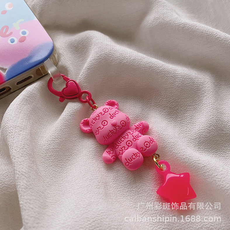Một cái nút khóa xe gấu mới với một cái túi đựng kẹo mới.