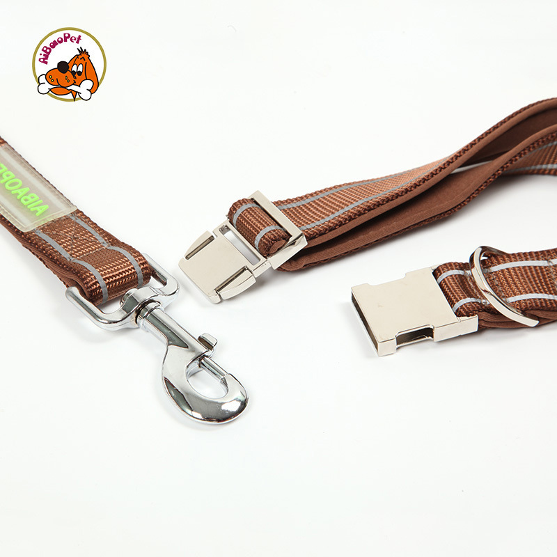 Vòng cổ có màu nylon được bọc lại, con chó nhỏ chống lửa, huấn luyện con vật nuôi chống vết cắn.