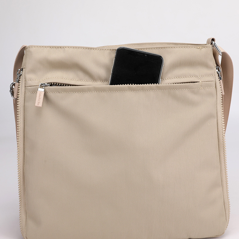 Ms. Fashion's Teenage Slippery Bag, lightweight, high-capacity nylon packs, one-shoulder pack.
