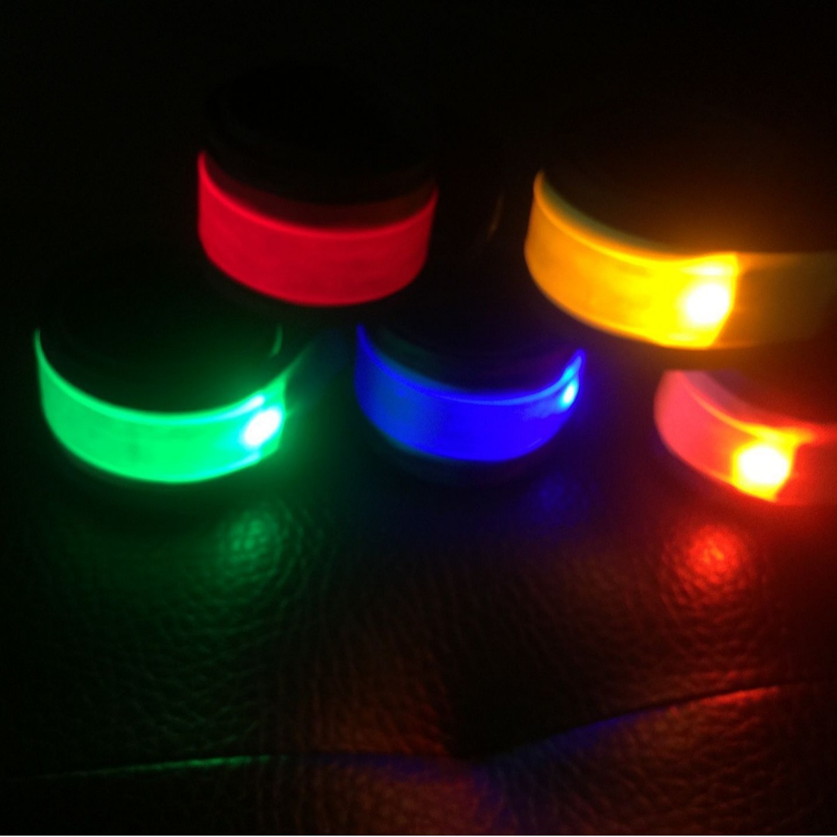LED rạng rỡ rạng rỡ của ban nhạc thể thao, và công cụ của buổi hòa nhạc cho các vòng chạy đêm.