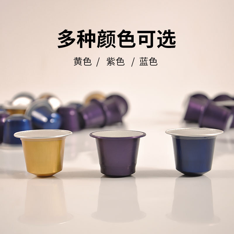 Kem-café được bao phủ với bột đen hoàn toàn tương thích với việc máy pha cà phê đặc của Ý.