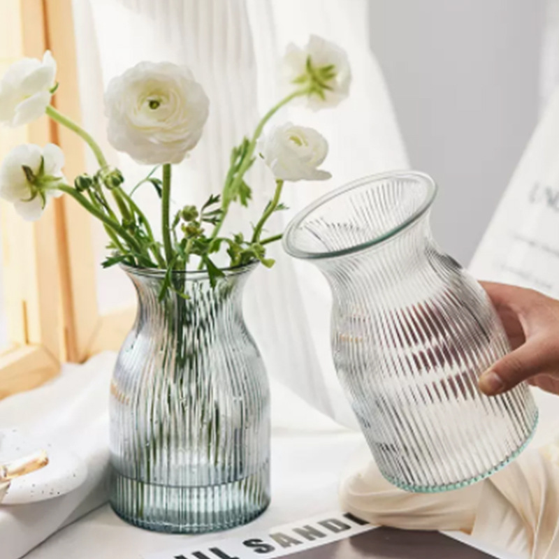 Trong suốt những chiếc bình cho một phòng khách ở Bắc Đại Tây Dương.