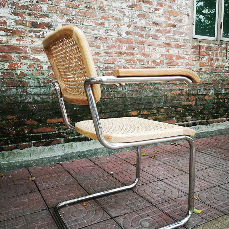 Photos taken of the chair of the Nordic Iron Cotttery Single chair with a very simple dining room and office chairs of the people's Cebu.