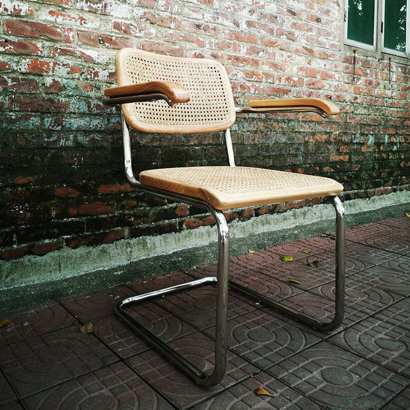 Photos taken of the chair of the Nordic Iron Cotttery Single chair with a very simple dining room and office chairs of the people's Cebu.