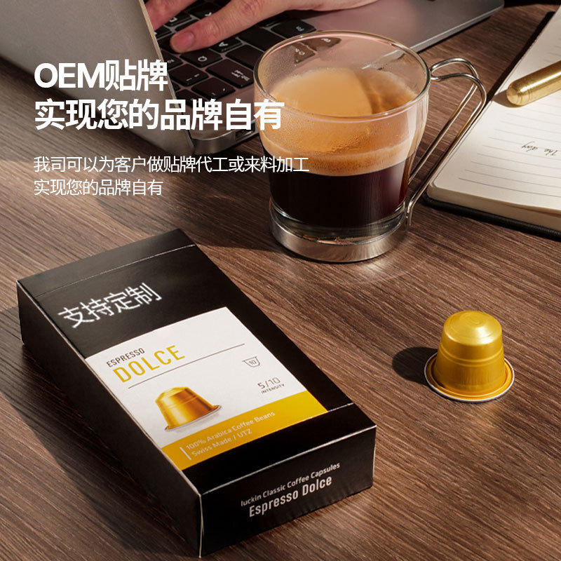 Kem-café được bao phủ với bột đen hoàn toàn tương thích với việc máy pha cà phê đặc của Ý.
