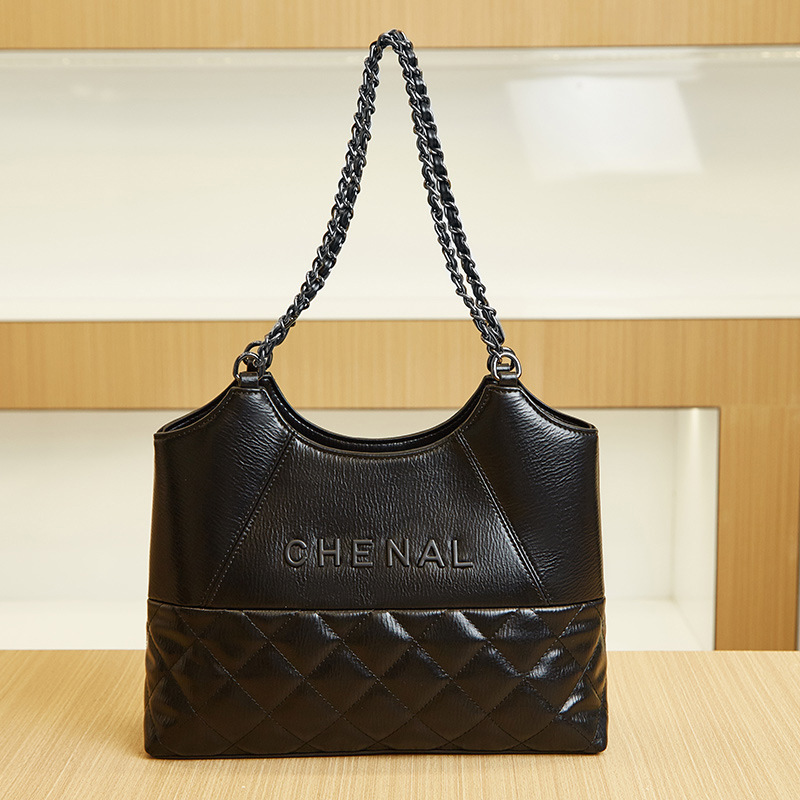 A big bag with 2023 new accelerators and a large one-shouldered handbag capacity.
