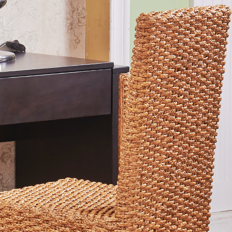 I'm going to make a dresser with a stool in the bedroom.