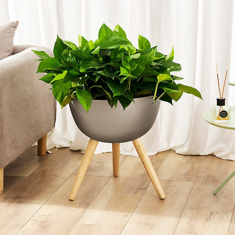 Nhà máy cung cấp cho người lười biếng những bồn nước riêng của họ, nhựa tròn với bàn chân xuống, những bồn nước riêng và hàng hóa.