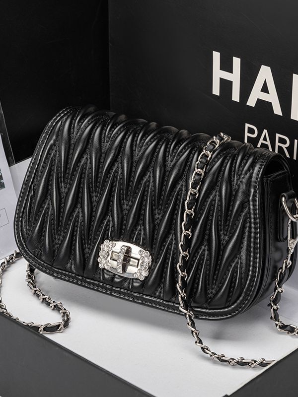 2023 new Fashion Fashion Frozen Chain with a one-shoulder slant bag.