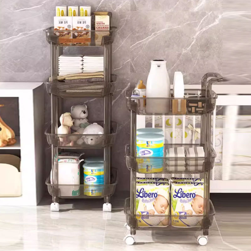 Một xe nhỏ bán đồ ăn vặt được sắp xếp trong một phòng khách di chuyển để thu thập một ngăn kéo nhà vệ sinh tại nhà