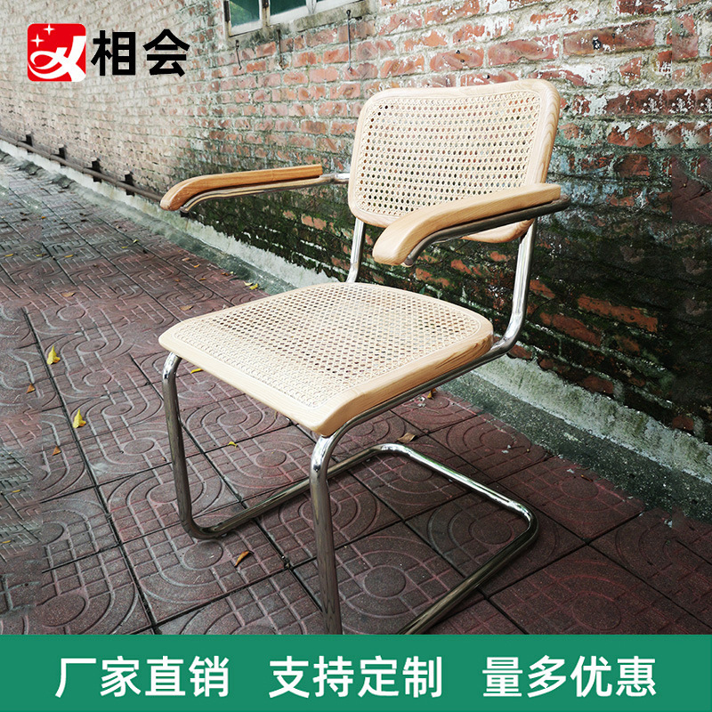 Photos taken of the chair of the Nordic Iron Cotttery Single chair with a very simple dining room and office chairs of the people's Cebu.