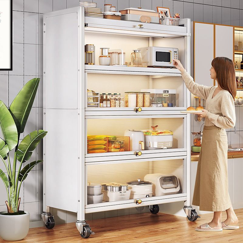 Các quầy bếp, tủ nhỏ, gắn thiết bị nấu ăn, băng qua biên giới.
