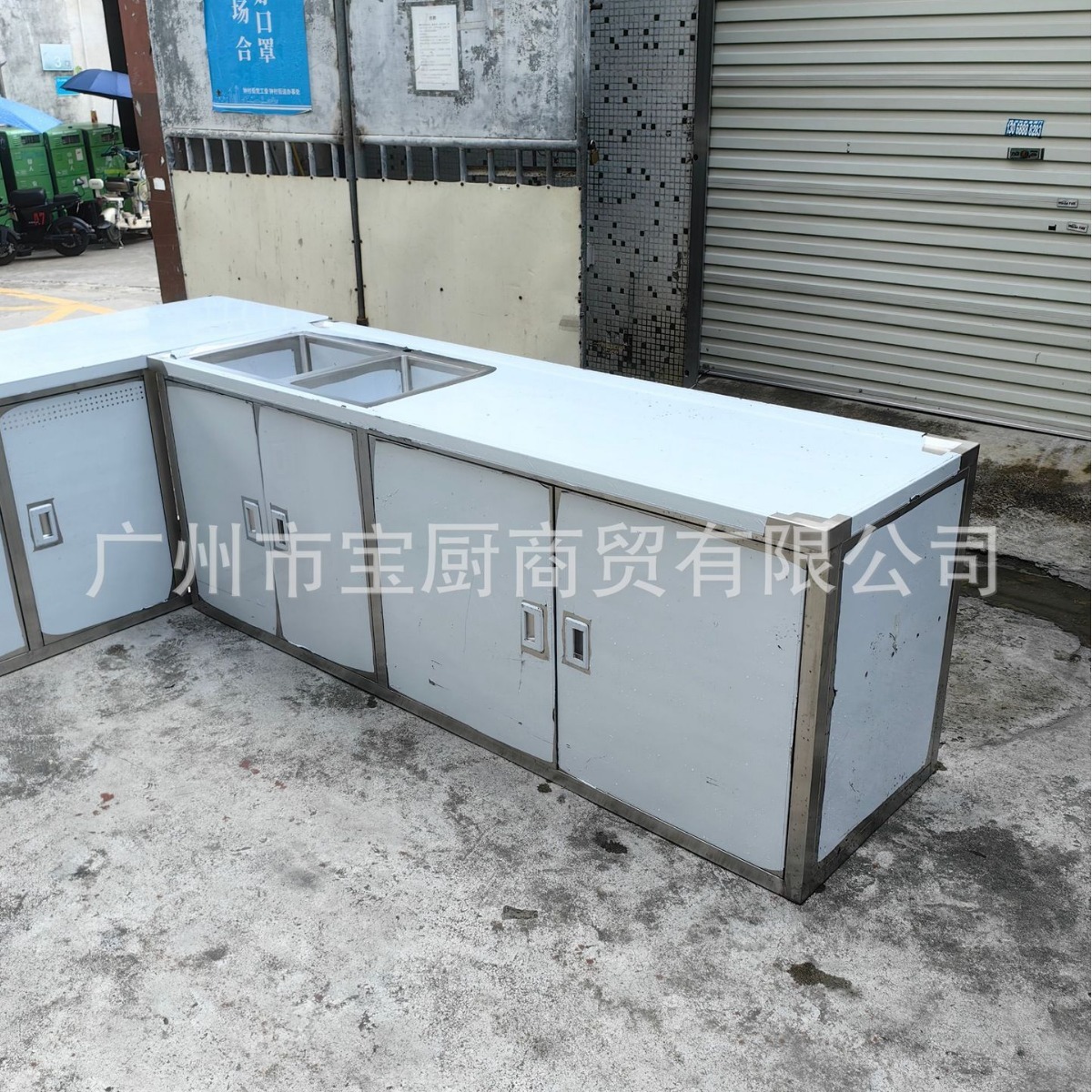 Các tủ bếp thép không rỉ, các tủ bếp ga dày, tủ chứa nhiều mục đích cho các bồn xăng.