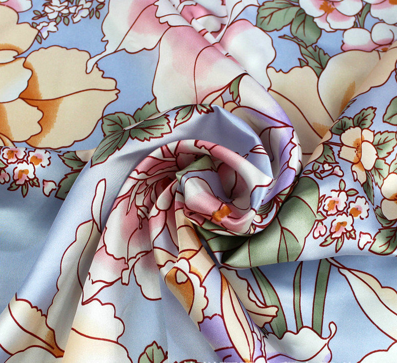 The real silk-printed silk fabric, the salsin-silver-silver-silver-coated fabric, and it's sold directly to the factory.