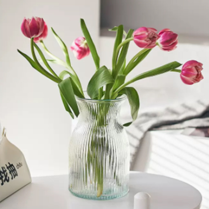 Trong suốt những chiếc bình cho một phòng khách ở Bắc Đại Tây Dương.