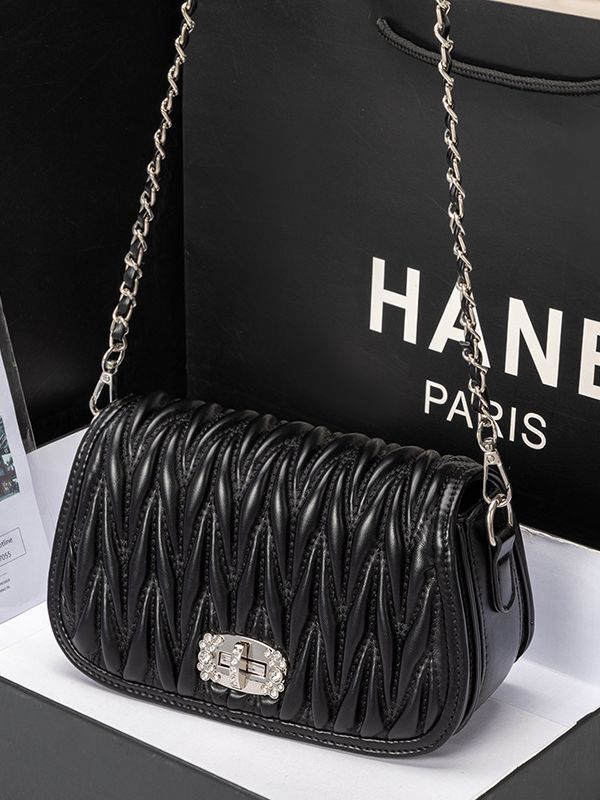 2023 new Fashion Fashion Frozen Chain with a one-shoulder slant bag.