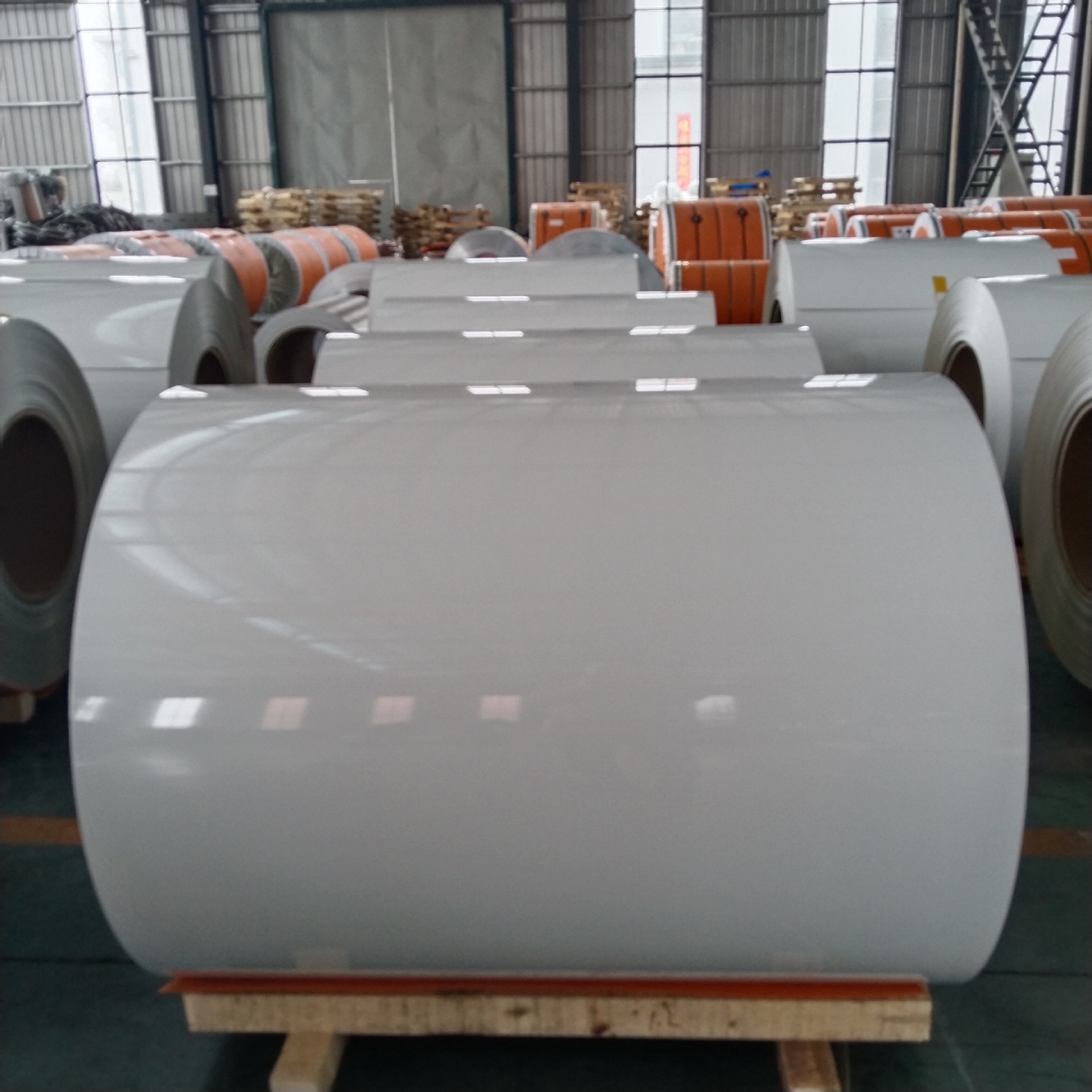 Aluminum rolls, aluminum plates, aluminum magnesium metal.