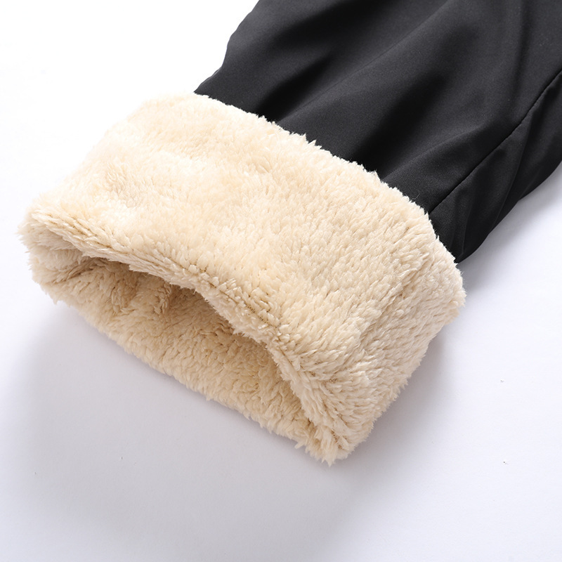Những người đàn ông lớn tuổi và trung niên với cotton nguyên chất và quần nhung trong mùa đông với dày hơn và ấm hơn cừu và quần nhung.