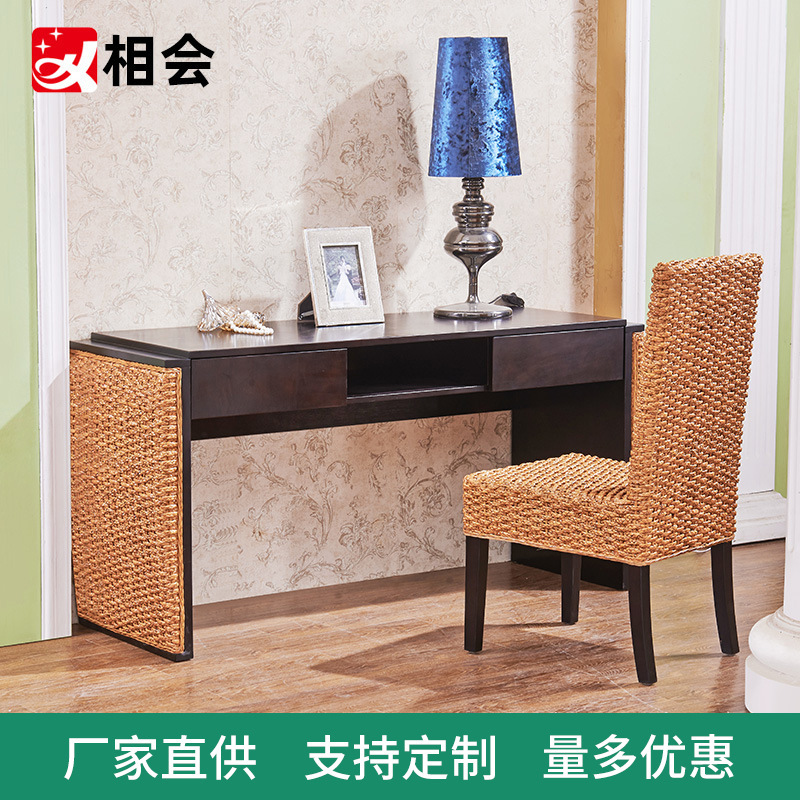 I'm going to make a dresser with a stool in the bedroom.