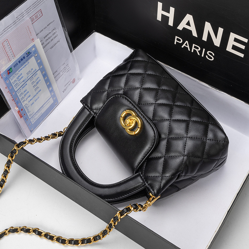 She's got a 2024-spring, summer-new fashion bag, a one-shoulder-slided sarcophagus bag.