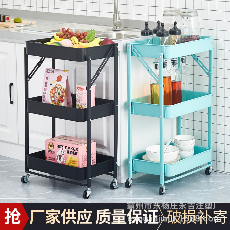 Những cái giá khởi động kiểu bếp nhỏ với nhiều lớp không có bánh quy trong phòng khách.
