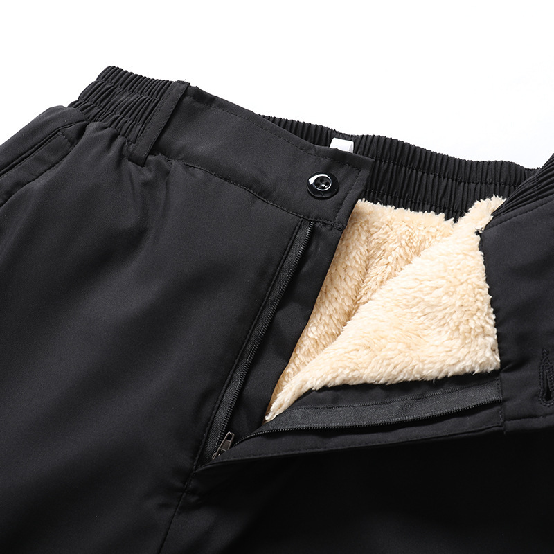 Những người đàn ông lớn tuổi và trung niên với cotton nguyên chất và quần nhung trong mùa đông với dày hơn và ấm hơn cừu và quần nhung.