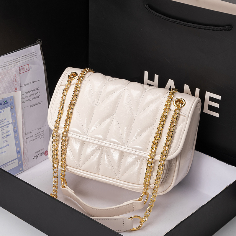 A 2023 new fragrance bag with a fragrance and luxurious armpit.